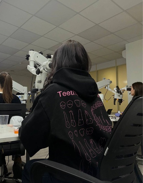 На сайт Худи Моляр